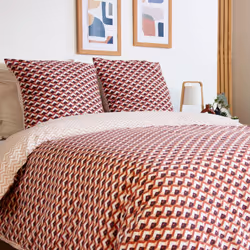 Parure de lit 240x220 cm en microfibre TIAGOH rouge motif géométrique 3 pièces La collection Tiagoh incarne l'alliance parfai ...