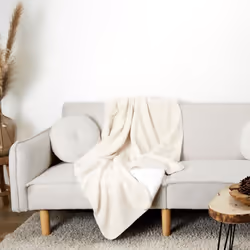 Plaid boucle sherpa collection FANNY 120x150 cm beige crème Découvrez le plaid FANNY, l'allié parfait pour les soirées fraîch ...