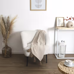 Plaid nid d'abeille et pompom collection SUZANNA 125x150 cm beige et taupe Le plaid Suzanna, avec ses dimensions de 125x150 c ...