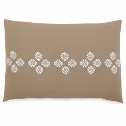 Housse de coussin pur coton teint lavé 40x60 cm BANDANAS marron camel Apportez une note de style et d'authenticité à votre in ...