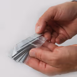 - Qualité standard = épaisseur 50µ - Fermeture et Ouverture pratique ZIP - Sachet plastique en polyéthylène basse densité 50  ...