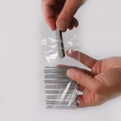 - Qualité standard = épaisseur 50µ - Fermeture et Ouverture pratique ZIP - Sachet plastique en polyéthylène basse densité 50 ...