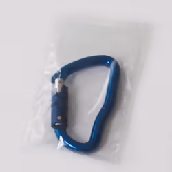 - avec 1 trou de suspension (perforation) pour faciliter le rangement dans les présentoirs. - Qualité standard = épaisseur 50 ...