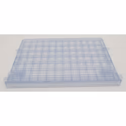 Grille complète en plastique pour Réfrigérateur DOMETIC 2413981305. Dimensions : 455 x 310 x 30 mm.