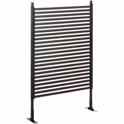Si vous souhaitez avoir une jolie clôture, ce produit Outsunny est fait pour vous. Ce panneau d'extérieur sur pied assemblé b ...