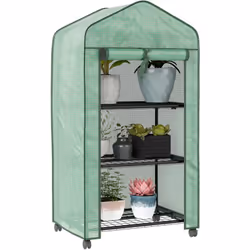 Outsunny propose une mini-serre sur roulettes avec un support de fleurs à trois niveaux qui offre une solution compacte mais ...