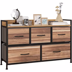 Vous êtes à la recherche d'une commode esthétique et fonctionnelle ? Ce meuble de chambre multifonctionnel HOMCOM est la comb ...