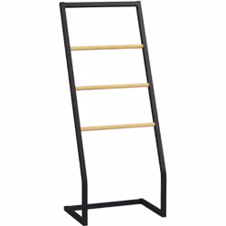 Ce porte serviettes de salle de bain moderne combine une structure en acier noir avec des barres en bois pour un look élégant ...