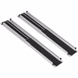 Accédez facilement avec la rampe pliable HOMCOM, idéale pour fauteuils roulants et scooters. Surface anti-dérapante, garde-co ...