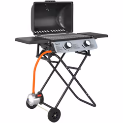 Le barbecue à gaz Outsunny avec deux brûleurs indépendants et allumage piézo, deux tables d'appoint, surface de cuisson de 18 ...