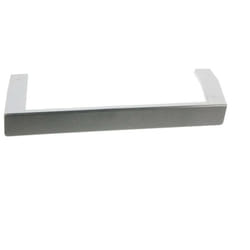 Poignee de porte blanche avec facade en metal brosse de refrigerateur Beko
