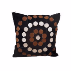 Coussin 45x45 fait à la main en peau de vache beige RAVU