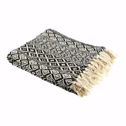 Plaid ethnique à franges - Motif carreaux - 120 x 150 cm - Noir et blanc Adoptez vous aussi le style ethnique chic avec ce pl ...