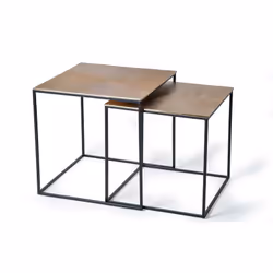 Set de 2 tables gigognes avec structure en métal et plateau en bronze. Facile à nettoyer. Livrée montée. Dimensions : Grand : ...