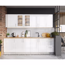Cuisine complète composée de 8 meubles avec façades couleur blanc brillant, structures et plinthes couleur gris clair. Plan d ...