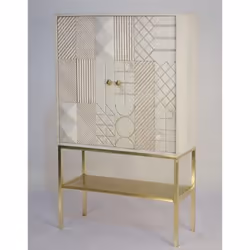 Buffet / Meuble de rangement en bois de manguier et métal coloris doré de 2 portes. Dimensions : Longueur 91 x Hauteur 152 x ...