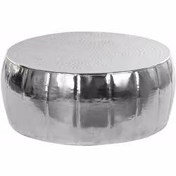 Table basse en métal coloris argenté, de forme ronde. Dimensions : diamètre 83 x hauteur 33 cm Matière : métal Couleur : arge ...
