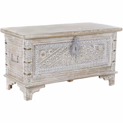 Coffre en bois de manguier et laiton coloris blanc vieilli sur 4 pieds. Dimensions : Longueur 88 x Profondeur 40 x Hauteur 45 ...