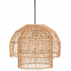 Faite en rotin tressé, la suspension diffusera une lumière tamisée grâce à une structure ajourée. Sa matière est à la fois lé ...