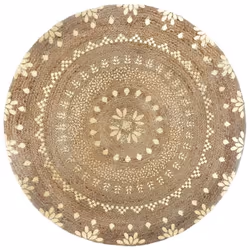 Avec son tressage en fibres de jute et sa forme circulaire, le tapis imprimé doré invite à la relaxation. Dimensions: Longueu ...