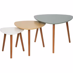 Ce set de 3 tables à café est idéal pour mettre en valeur vos objets déco. Leur forme triangulaire et leurs pieds compas en c ...