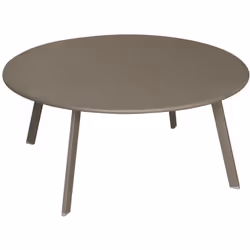 Cette table d'appoint sera votre véritable coup de cœur de cet été. De style scandinave avec un brin de contemporain, elle es ...