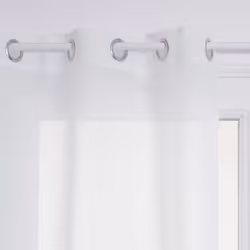 Fin et élégant, ce voilage saura mettre en avant la décoration de votre pièce. Il est parfait pour un intérieur lumineux et é ...