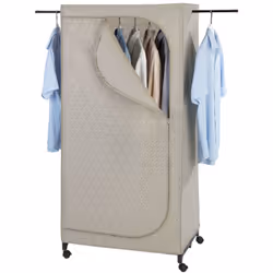 Pratique cette armoire derrière sa housse vous révèlera ses nombreux rangements. Composée d'une étagère, d'une barre de pende ...