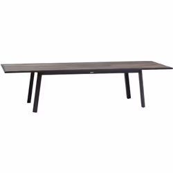 Pendant les beaux jours, vivez des instants exceptionnels avec vos proches autour de la table de jardin extensible Pavane. Am ...