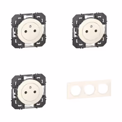 Pack Dooxie 3 prise 2P+2 couleur blanche 1 plaque de finition 3 postes couleur blanche
