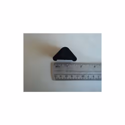 Pied en caoutchouc 723557 pour Etabli Black & decker. Couleur de la pièce : Noir, Dimensions : 38 x 22 x 20 mm.
