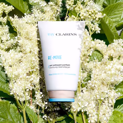 Clarins RE-MOVE gel nettoyant purifiant - Peaux jeunes - Moussant 125ml - Vue supplémentaire 4