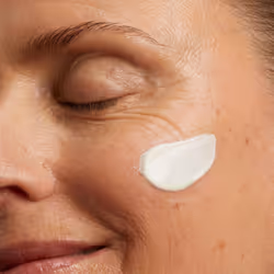 Clarins Nutri-Lumière SPF15 Crème de jour Visage, Cou 50 ml - Vue supplémentaire 4