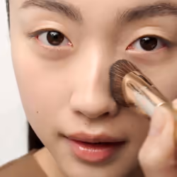 Clarins Gua Sha-Inspired Foundation Brush - Vue supplémentaire 5