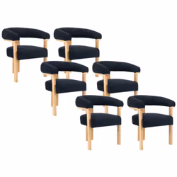 Les chaises LIVELIA seront au centre de toutes les attentions de par leur forme imposante et enveloppante mais aussi leur des ...