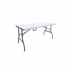 Table pliante de 150 cm pour 6 personnes. Revetement en poudre en tubes d'acier. Supporte facilement une charge de 110 kg. Ré ...