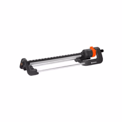 L'arroseur oscillant Aqua L de GARDENA permet un arrosage uniforme sans formation de flaque d'eau sur une surface arrosable j ...