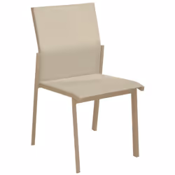 Apportez une touche d’élégance et de praticité à votre espace avec la chaise empilable DELIA. Sa structure en aluminium époxy ...