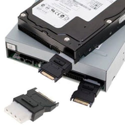 MCL Adapteur D'Alimentation SATA Molex 5"1/4 Molex 5.25" FM 15-pin SATA M Noir