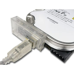 Connectland 0301512 changeur de genre de câble IDE USB 2.0 Translucide