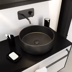 Description générale La vasque à poser ronde en céramique noire d'Aurlane est un choix intemporel qui s'intègre harmonieuseme ...