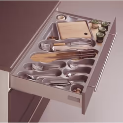 Ramasse-couverts en PVC recoupable. S'adapte dans la plupart des tiroirs. Décor : Gris aluminium Hauteur : 50 mm Profondeur m ...