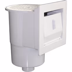 À quoi sert un skimmer ? Dans une piscine , un skimmer permet de nettoyer la surface de l'eau de votre piscine. Lié à votre f ...