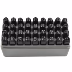 Jeu de 36 poinçons, lettres et chiffres à frapper. Hauteur des lettres et chiffres à frapper : 8 mm. Pour marquer différents  ...