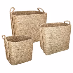 À la fois pratique et déco ce lot de 3 paniers de rangement à anses naturel sera idéal afin de vous aider à stocker vos vêtem ...