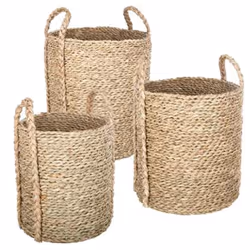 Optez pour ce lot de 3 paniers ronds de rangement en osier coloris naturel. Ensemble très utiles, ses anses vous permettront  ...