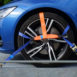Kit se composant de 4x4 sangles d'arrimage spécialement conçues pour les roues, pour amarrer en toute sécurité les voitures,  ...