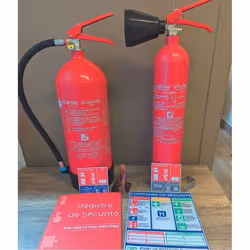 PACK EXTINCTEURS NF sans fluor pour entreprise de - de 200 M² comprenant un C02 2KG NF + un 6 litres NF eau sans additif caté ...