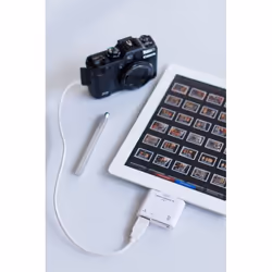 Bluestork BS-DOCK-RDR/SD changeur de genre de câble Apple 30 pin USB 2.0/SD Card Blanc