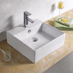 Esthétique et facile à poser, la vasque Quadra en céramique blanche apportera à votre salle de bain une touche d'élégance et ...